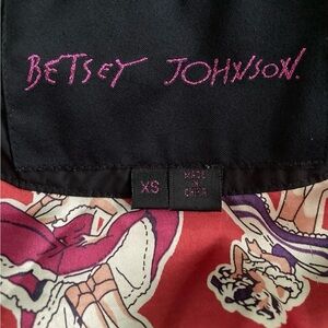 Betsey Johnson Coat XS Pre-Owned from 2010s—Black, Cute Betsey Print Lining VGUC